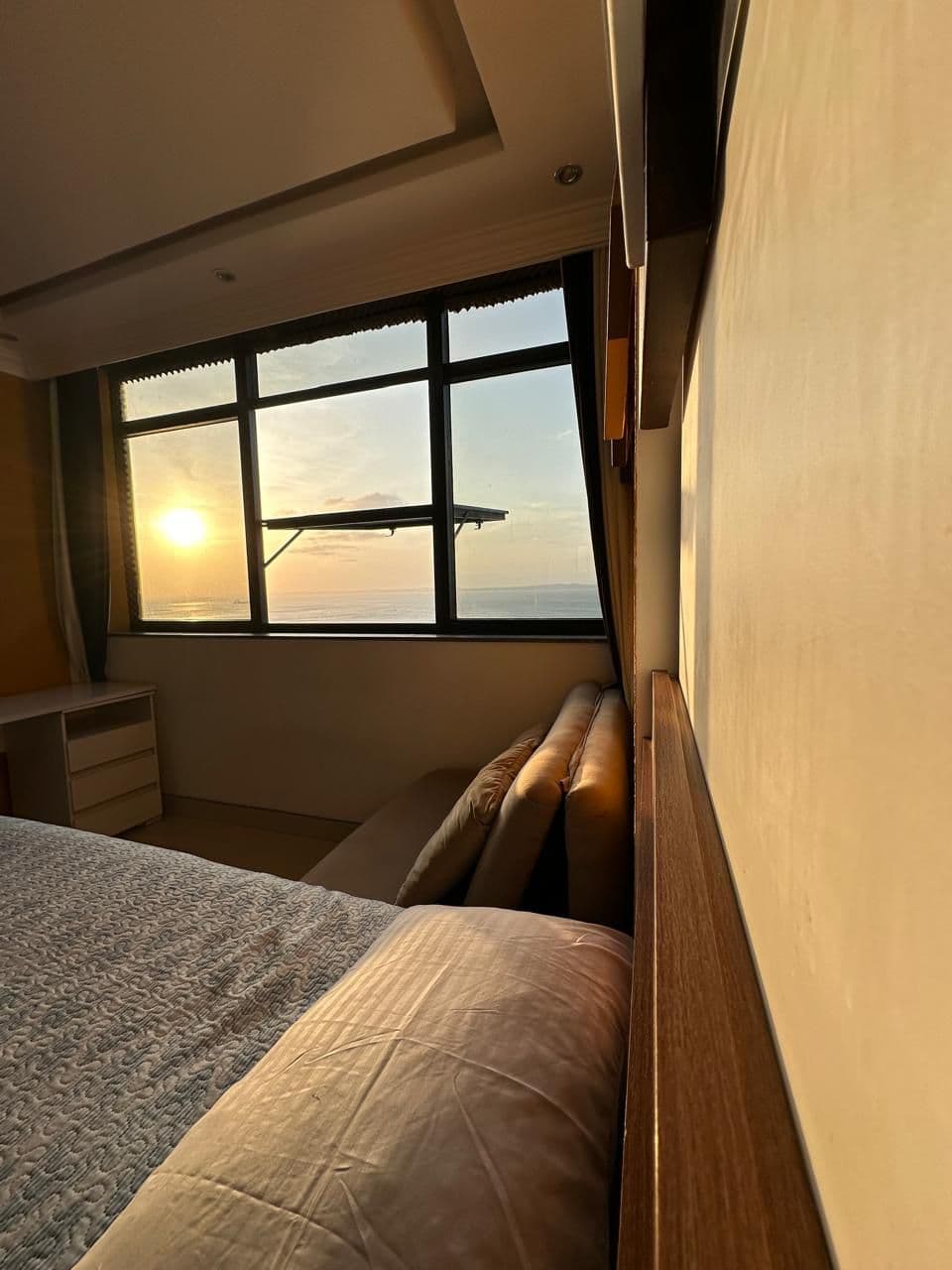 Triple · Vista al mar